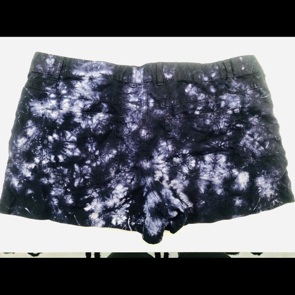 Tie Die Shorts from Gap - Picture 3 of 5